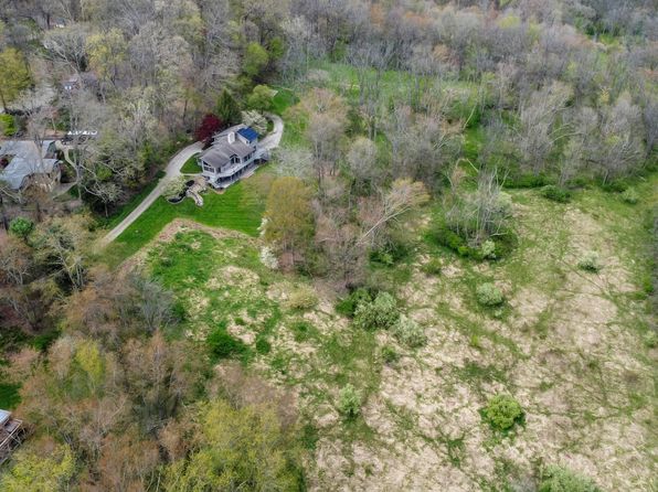 305 E Woodside Dr, Gambier, OH 43022