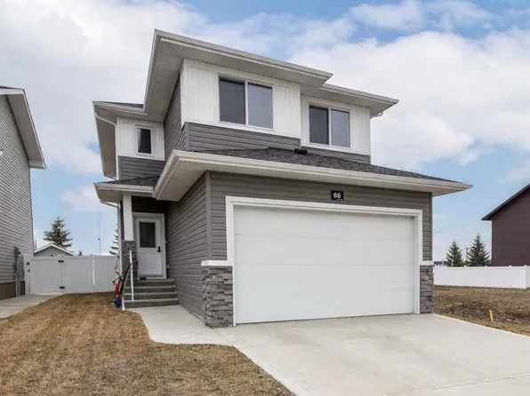 66 S Henderson Cres, Penhold, AB T0M 1R0