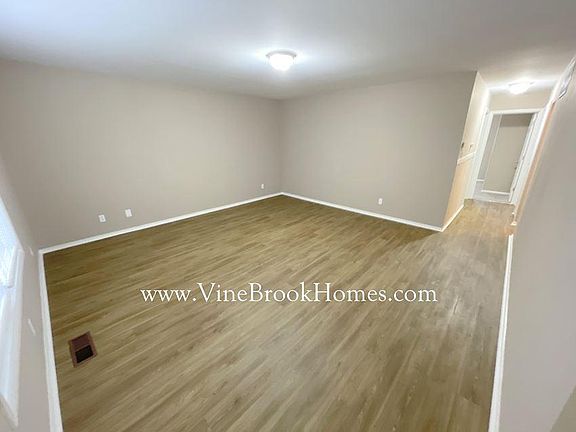 3rd image of 4127 Hoyt Ave