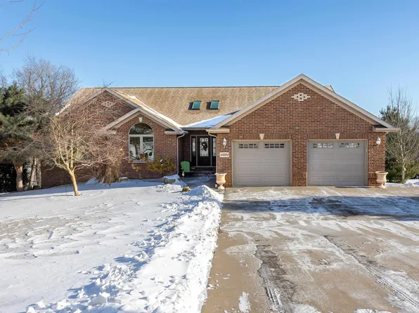 18694 W Michelle Ct, East Dubuque, IL 61025