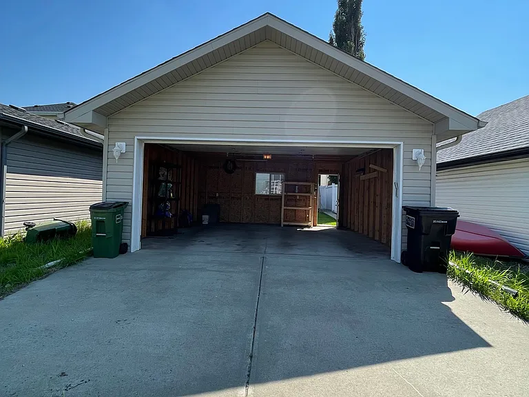 7685 Schmid Cres NW — Photo 11