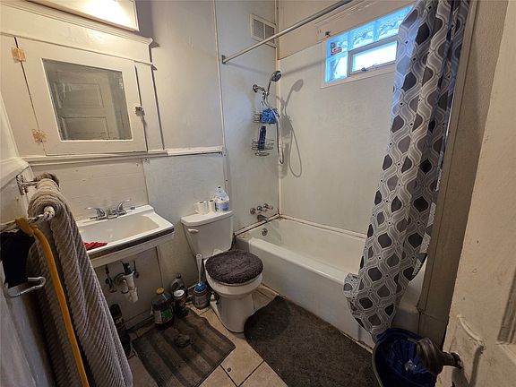 4th image of 725-27 W 10th St