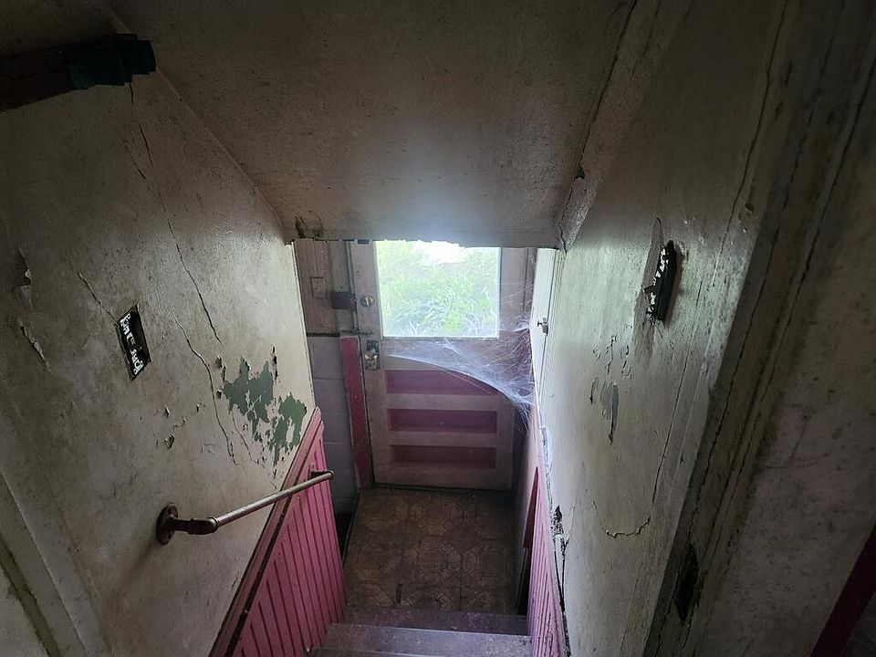 10th image of 1802 Marshall St