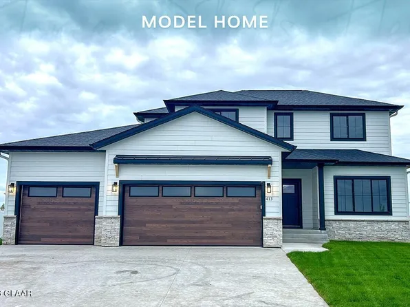 413 Wren Dr, Grand Forks, ND 58201