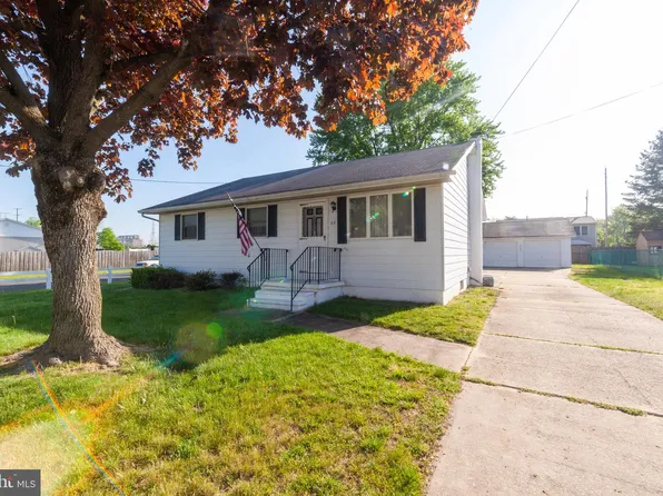 28 Central Ave, Burlington, NJ 08016