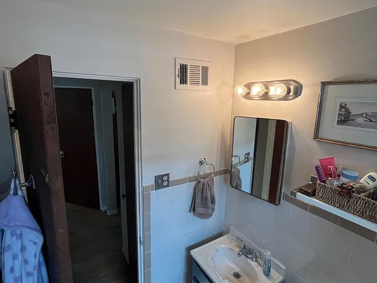 3431 N Harrison St — Photo 10