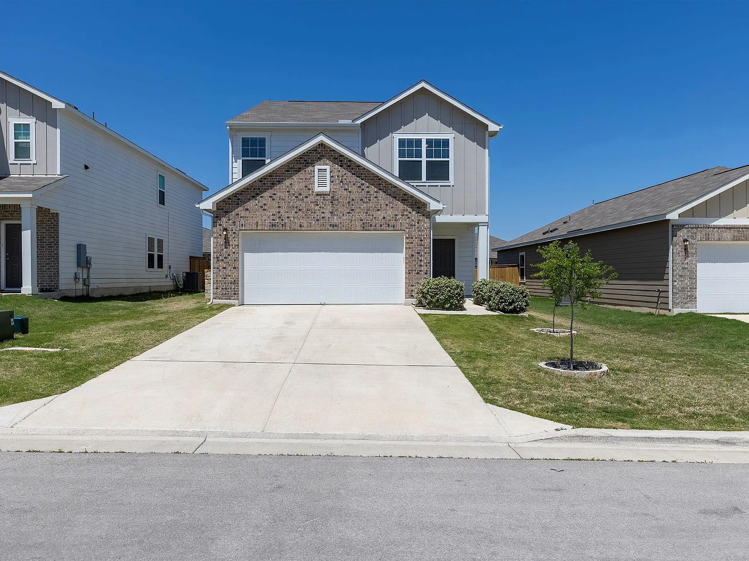 4 bed, 3.0 bath, 2240 sqft, $1,895 — Photo 3