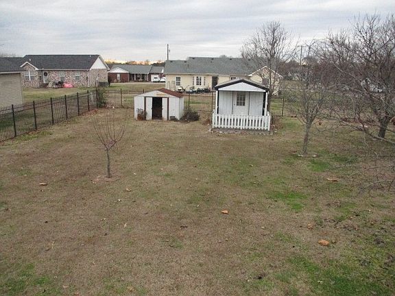 3rd image of 1200 Woodvale Dr