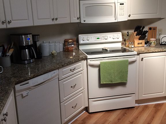 5th image of 26375 Williamsburg Dr