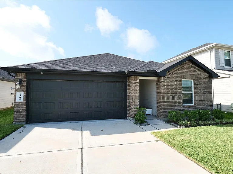 1303 Lucciola Ln — Photo 2
