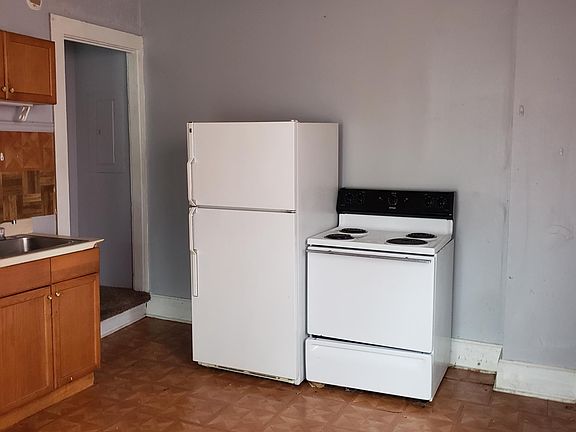5th image of 212 N Sherman St