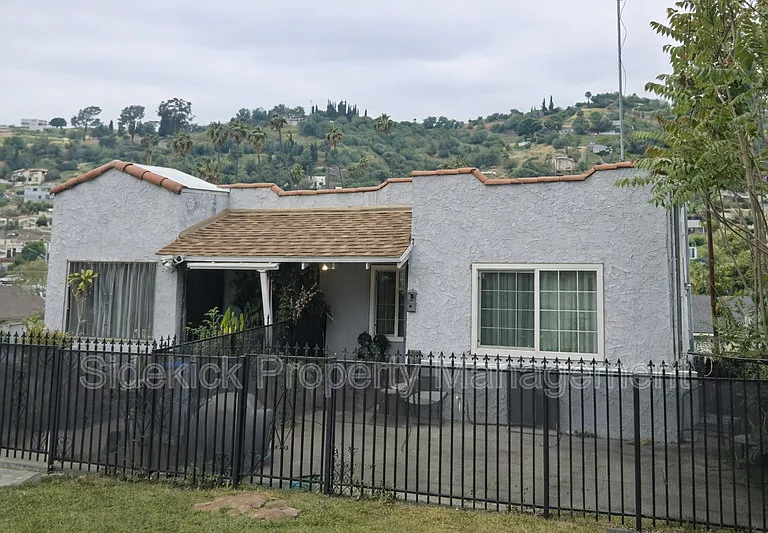 4321 Beagle St — Photo 1