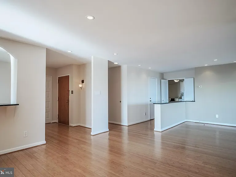1800 Old Meadow Rd #1712A — Photo 14