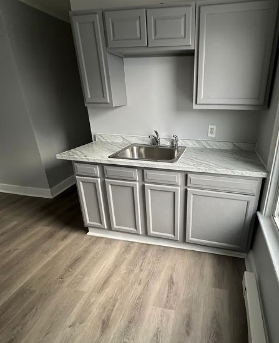 3 bed, 950 sqft, $1,500 — Photo 2