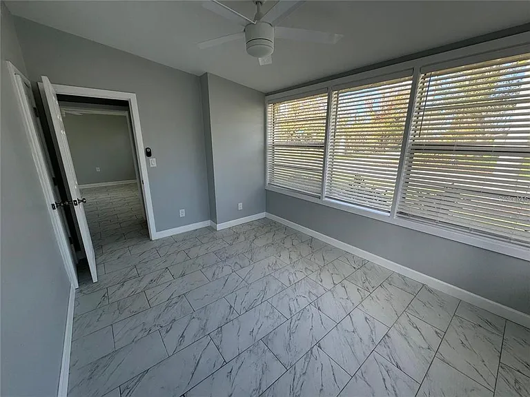 301 W Colonia Ln — Photo 9