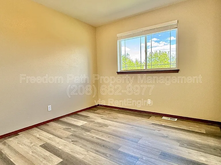 1930 W Canfield Ave — Photo 16