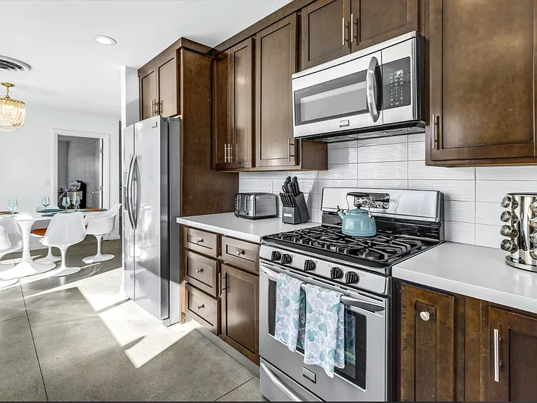 452 N Monterey Rd — Photo 9