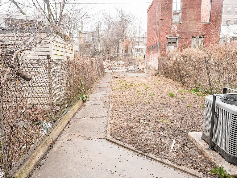 Rutland Ave — Photo 16
