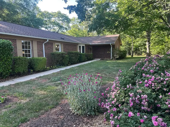 4484 Cotswold Rd, Pfafftown, NC 27040