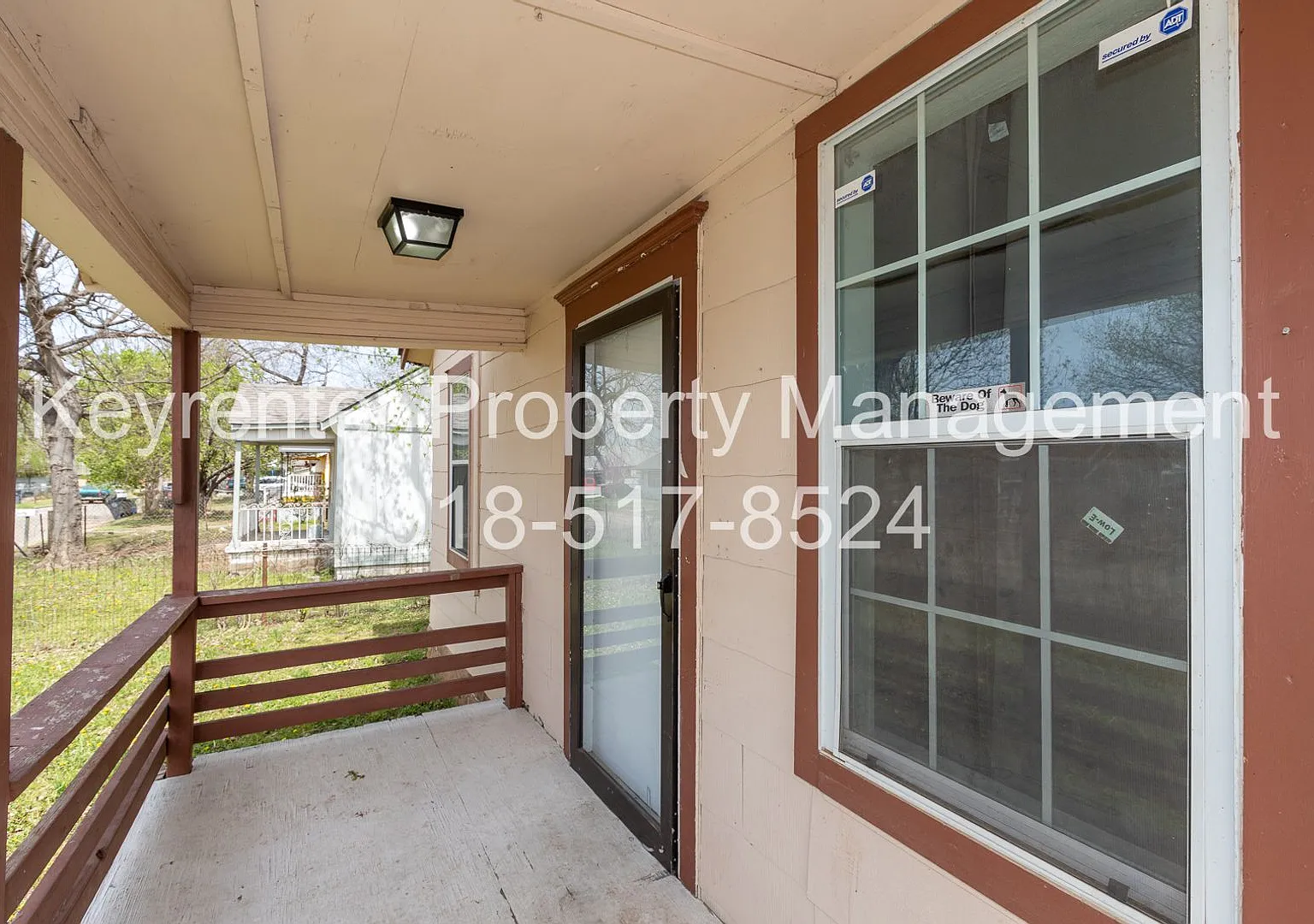 Section 8 Welcome - Newly Restored - 2 Bedroom - Hardwood Floors — Photo 3
