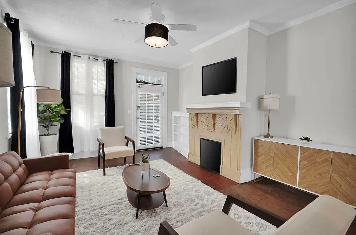 2205 Ernest St — Photo 2