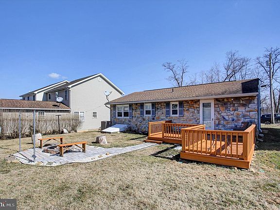 3rd image of 340 Ridge Ave