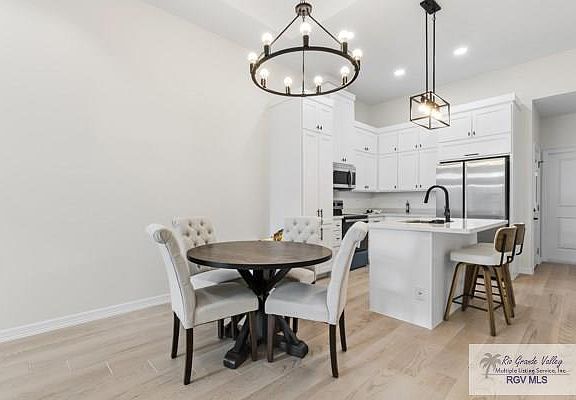 3rd image of 324 Viking Ln