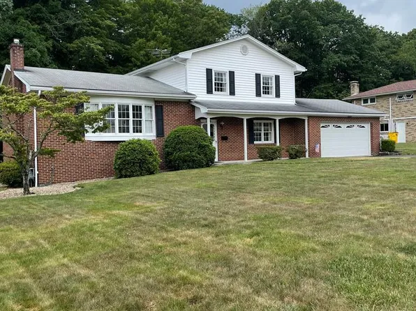 1264 Claythorne Dr, Johnstown, PA 15904