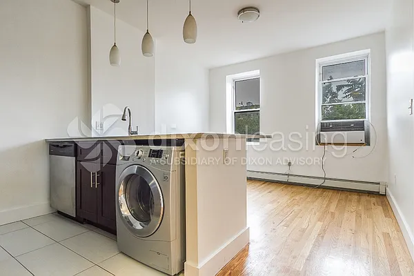 Rented by Dixon Advisory USA Inc. | media 28