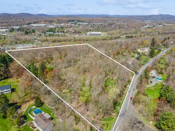 70 Stony Hill Rd, Brookfield, CT 06804