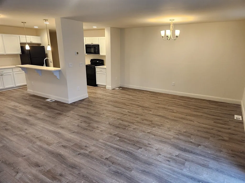 3 bed, 2.5 bath, 1456 sqft, $3,500 — Photo 2