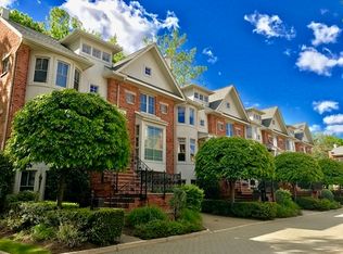 143 Hudson Cv, Edgewater, NJ 07020