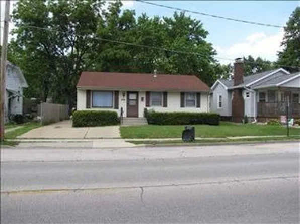 906 E Emerson St, Bloomington, IL 61701