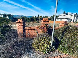 876 Sunkist Ct, Redding, CA 96001