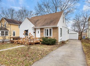 2558 Hoard St, Madison, WI 53704