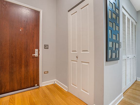 3rd image of 1400 S Michigan Ave APT 1501