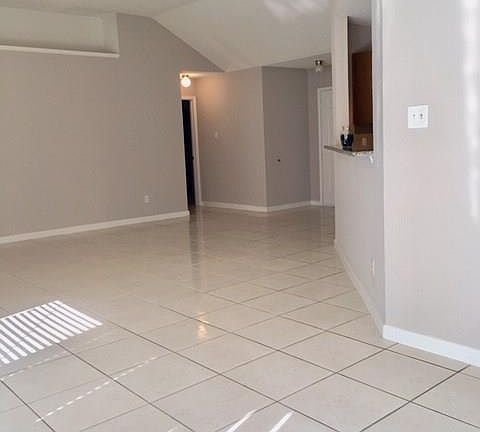 4th image of 5009 Red Oak Dr