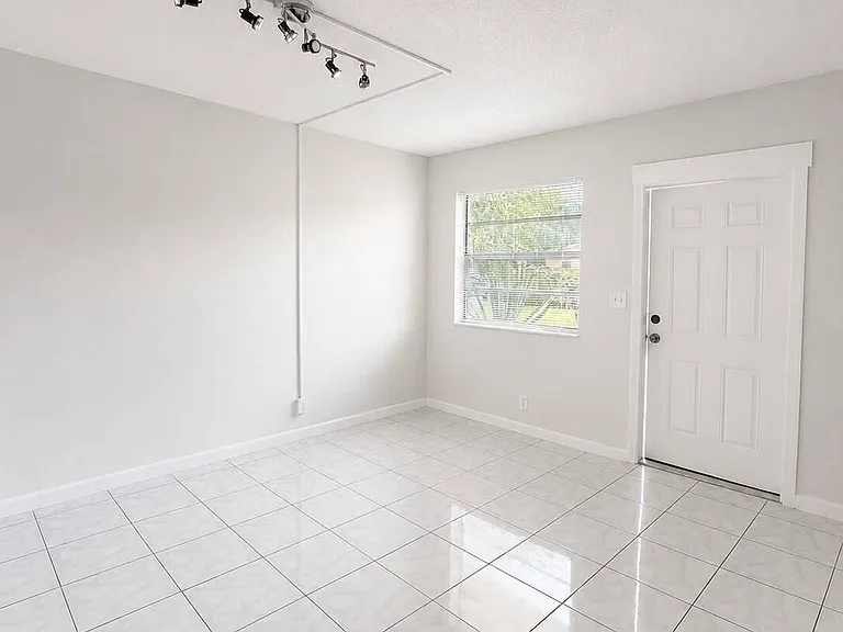 650 SW 15th Ave #1-10 — Photo 7