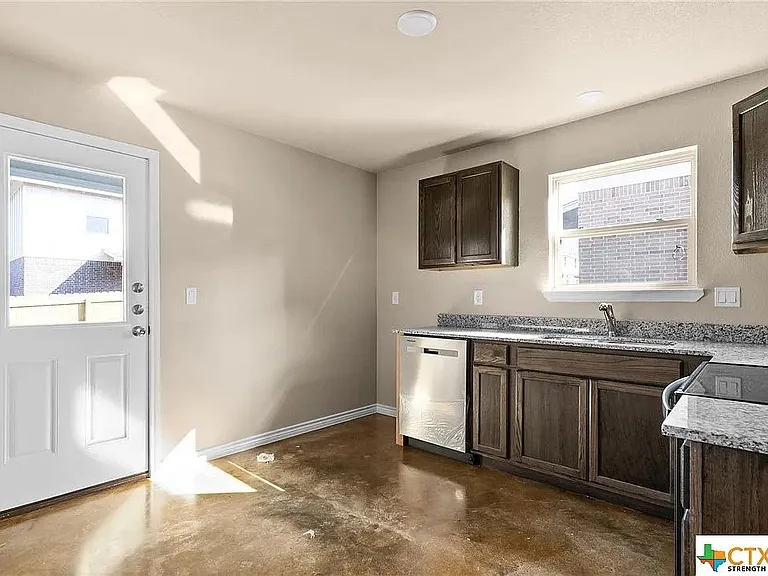 504 Raymond St #B — Photo 7