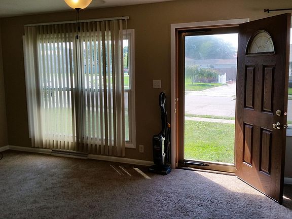 3rd image of 449 Glendale Dr