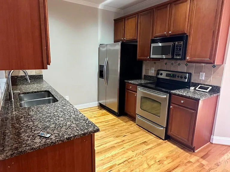 1109 Front Gate Ln — Photo 4