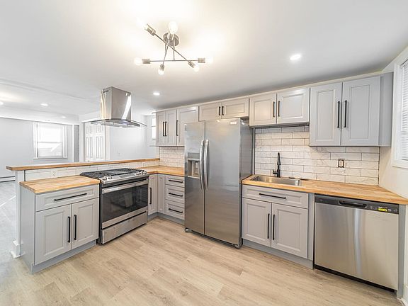 5th image of 169 Halladay St Floor 1