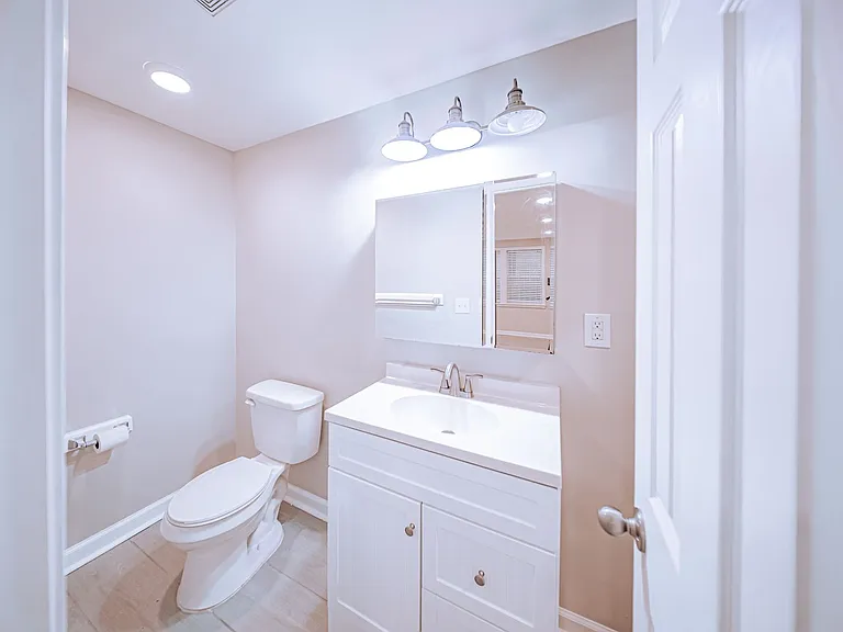 Victorian Village Apartments — Photo 6