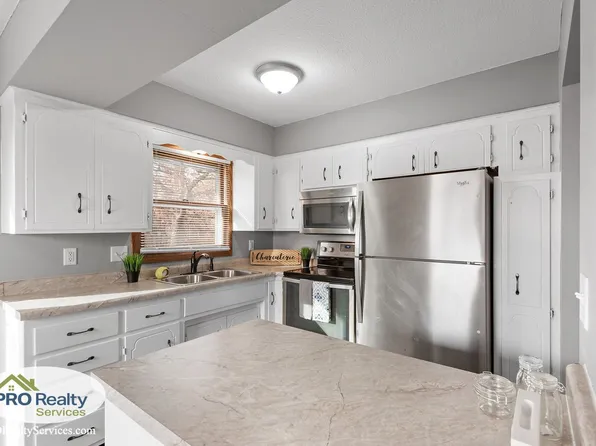 630 Grafton Ave N, Oakdale, MN 55128