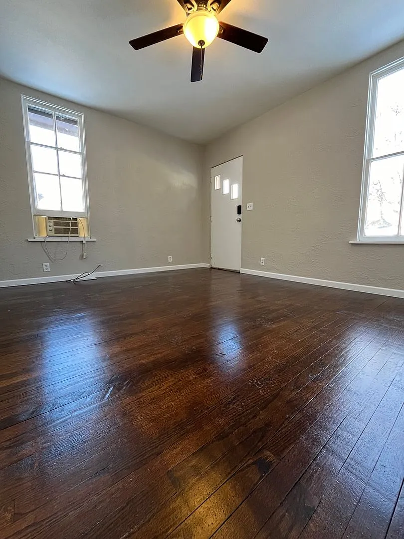 1125 East 5th A-C — Photo 3