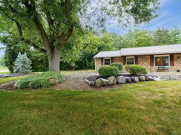 3rd image of 300 N Danern Dr