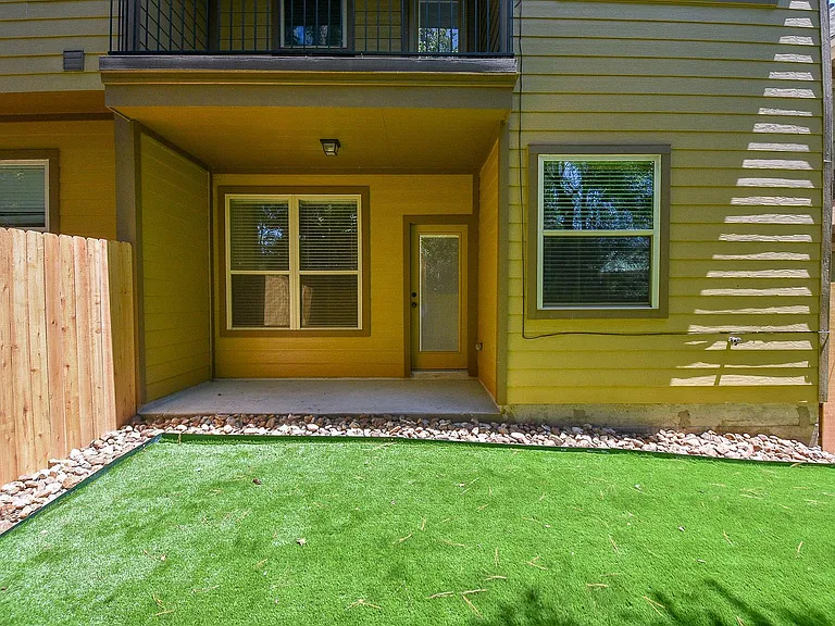 18 Cheswood Manor Dr — Photo 29