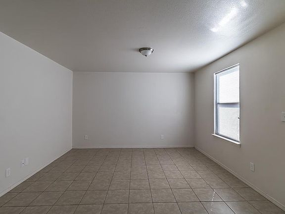 3rd image of 300 New Haven Dr