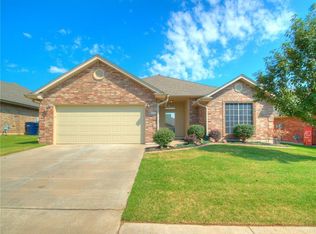 9104 Shady Grove Rd, Moore, OK 73160