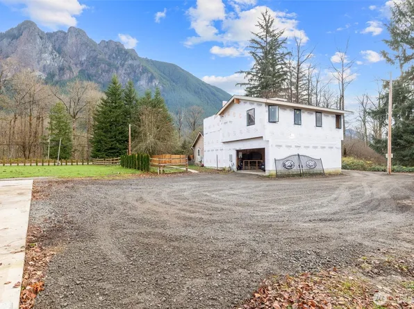 42714 SE 100th St, North Bend, WA 98045